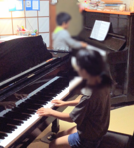 兄妹で連弾　ぴぴピアノ教室