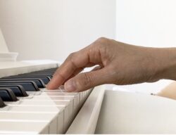 鍵盤と平行な手首