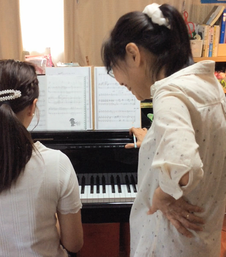 大人の生徒さんとレッスン　ぴぴピアノ教室